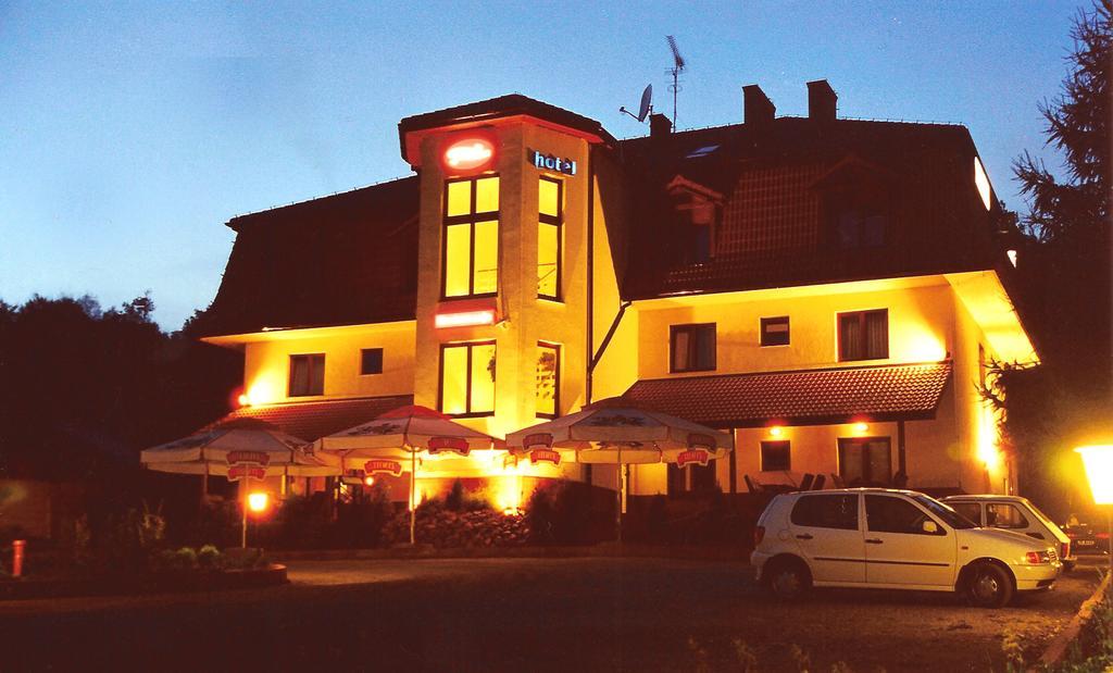 Hotel Twardowski Глогочов Екстер'єр фото