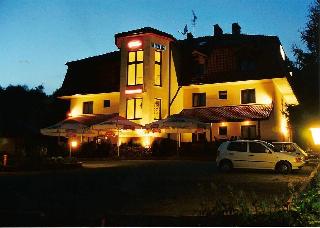 Hotel Twardowski Глогочов Екстер'єр фото